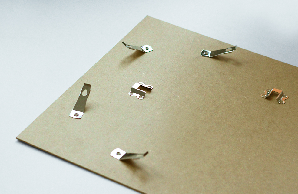 MDF Back naturel, avec clips de rotation pour cadres en aluminium/plastique - détail