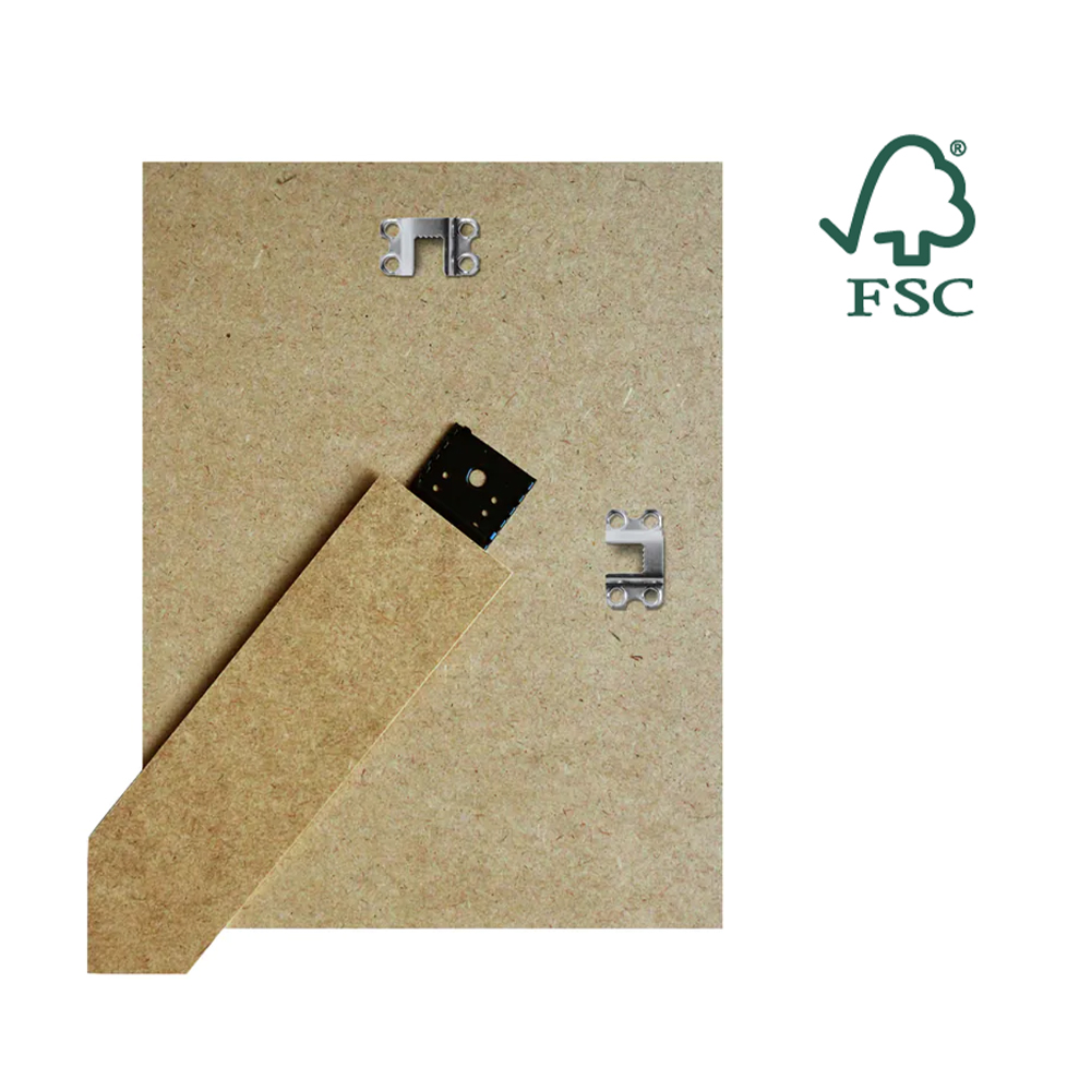 Dos d'un cadre photo en bois certifié FSC avec attaches et chevalet